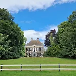 Chalet De Scherpenweide, Compleet Landelijk Gelegen Met Jacuzzi Leur