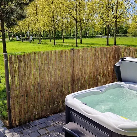 Alpesi faház De Scherpenweide, Compleet Landelijk Gelegen Met Jacuzzi