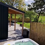 De Scherpenweide, Compleet Landelijk Gelegen Met Jacuzzi