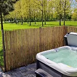 Alpesi faház De Scherpenweide, Compleet Landelijk Gelegen Met Jacuzzi